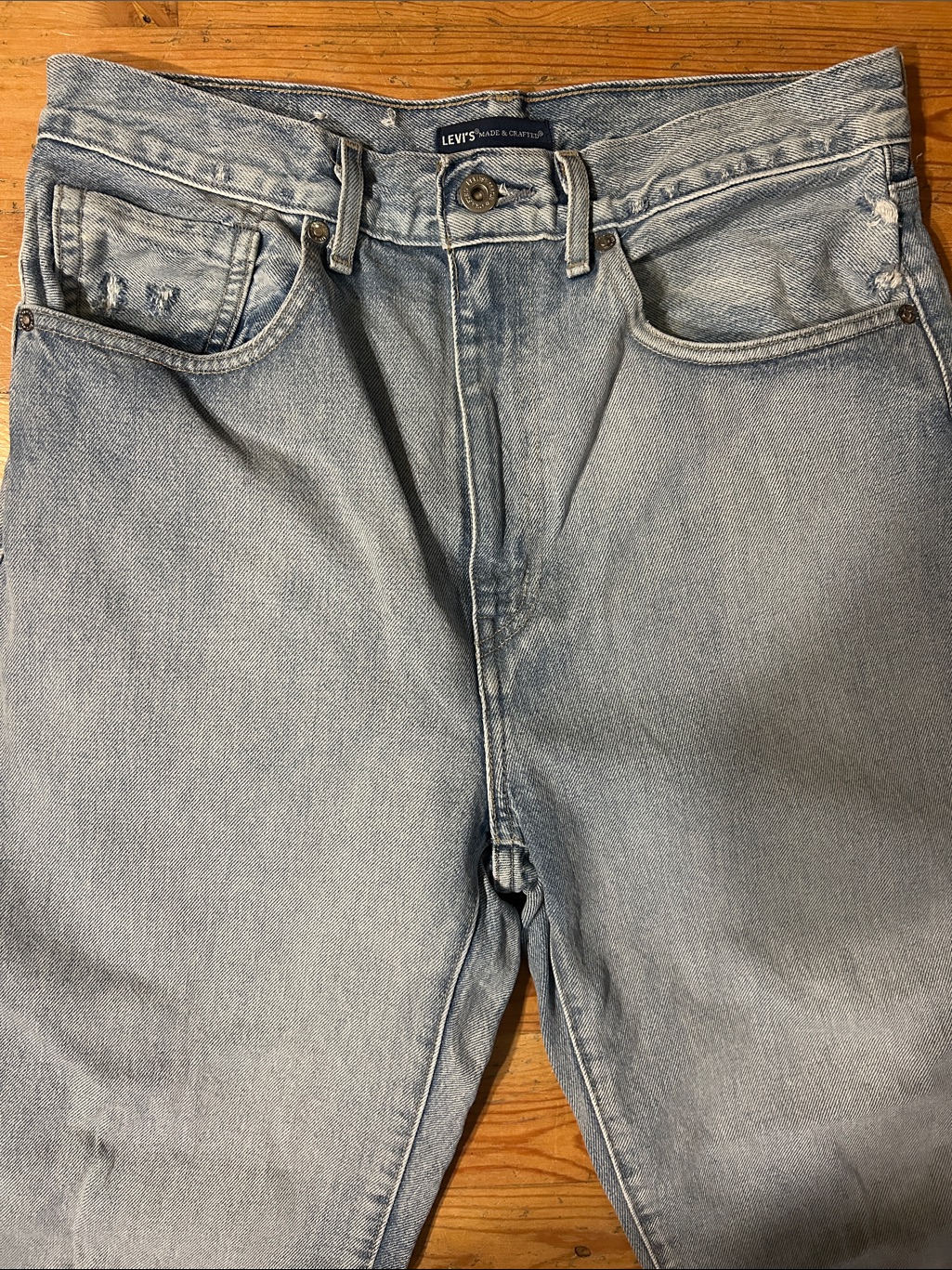 Levi's Women’s Light Wash Barrel Crop Jeans